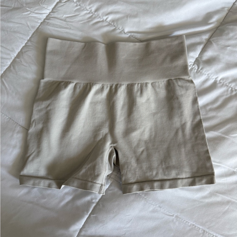 H&M MOVE Ribbed Workout shorts